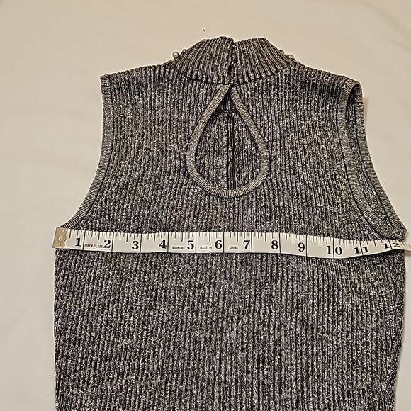 Cache metallic pearl embellish halter too small - Picture 3 of 7